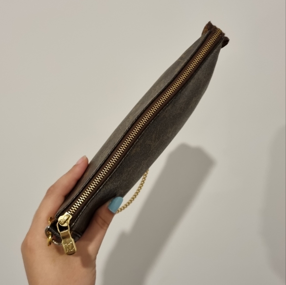 Louis Vuitton Pochette Accessoires - Picture 8 of 10